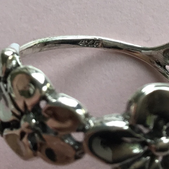 Sz 6, Sale $12 Firm! .925 Sterling Silver Triple Flower Ring - Picture 14 of 14